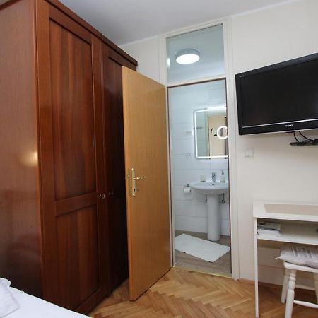Room Roma 로비니 외부 사진